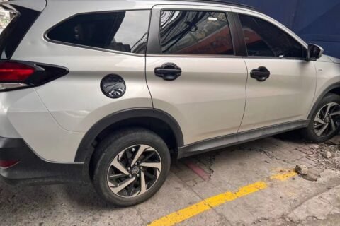 出一台丰田，2020，1万多公里，汽油。8x万p