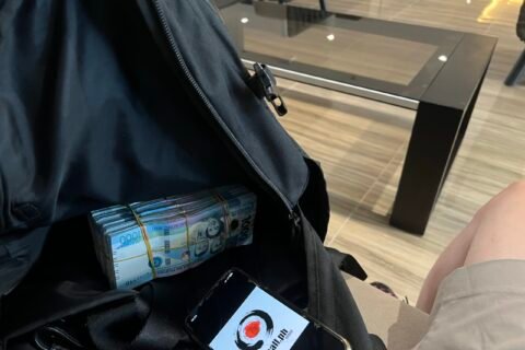 10.05 欧米茄联名swatch 手表买单，上门air residence 收p ，小额线上收u收p