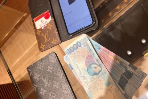 10.29 LV男士长款钱包买单，上门收p收u